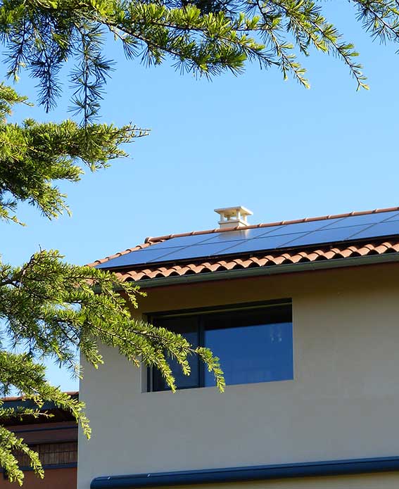 Panneaux photovoltaïque en posés sur toit de maison